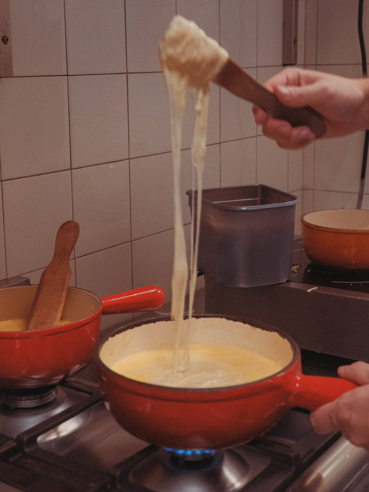 Fondue savoyarde préparée à La Marmotte à Albi